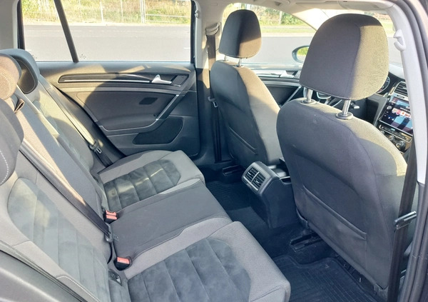Volkswagen Golf cena 48900 przebieg: 211000, rok produkcji 2018 z Wrocław małe 211